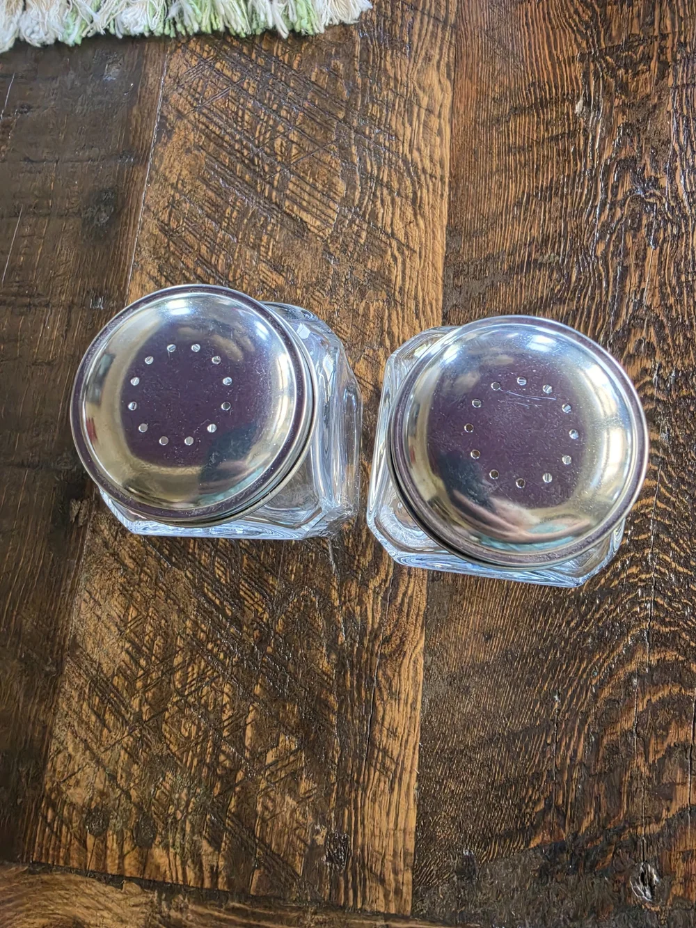 Clear Glass Salt & Pepper Shakers with Silver Lids Classic Style NEW